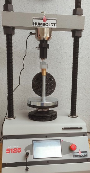 The IDEAL-CT equipment using a Humbolt load frame